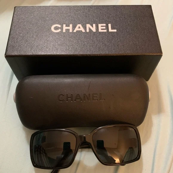 CHANEL | Accessories | Chanel Sunglasses In Like New  display picture 3